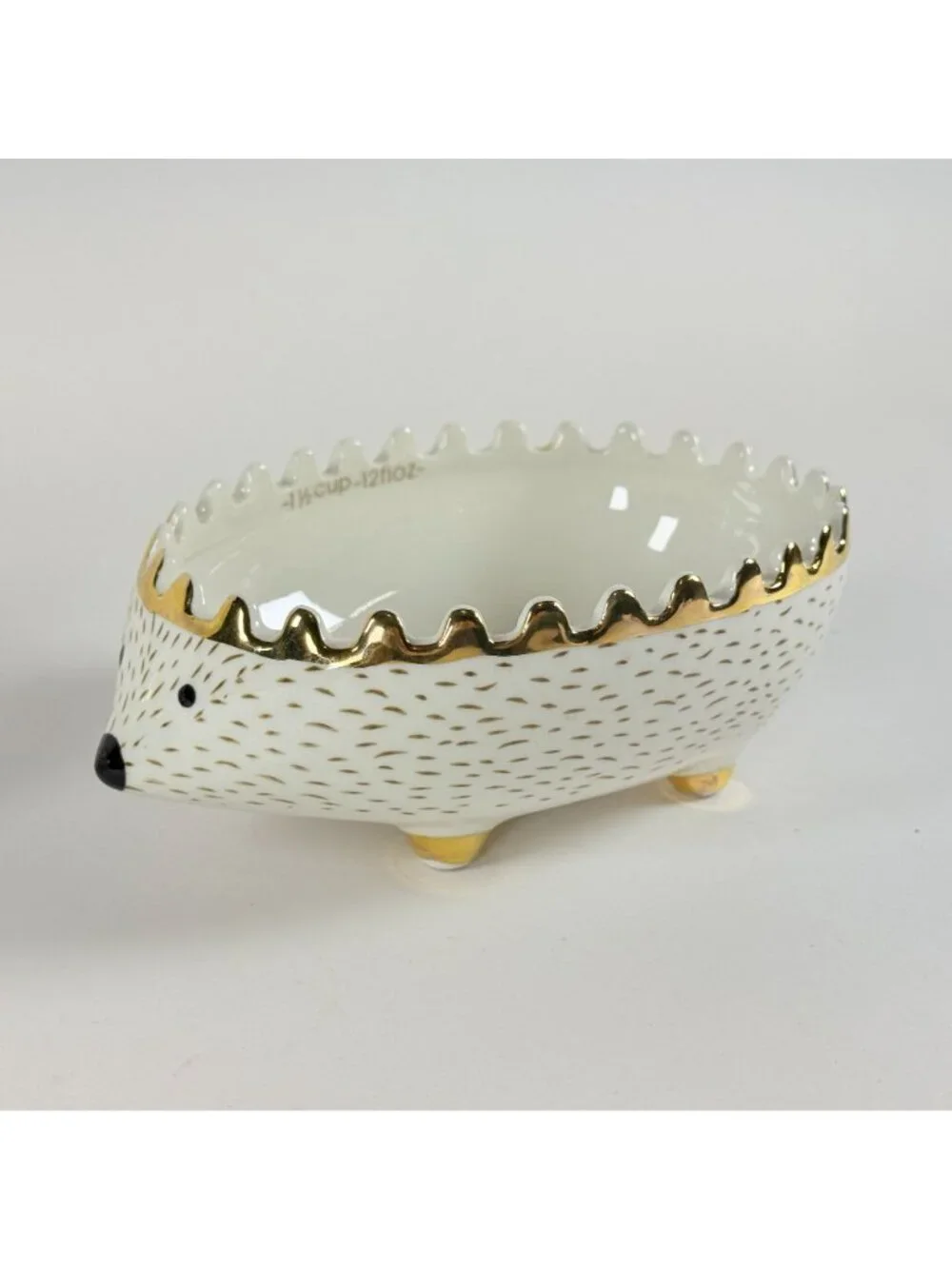 Signature Hedgehog Shaped Nested Bowls 4 Pieces Measuring Cups White Gold